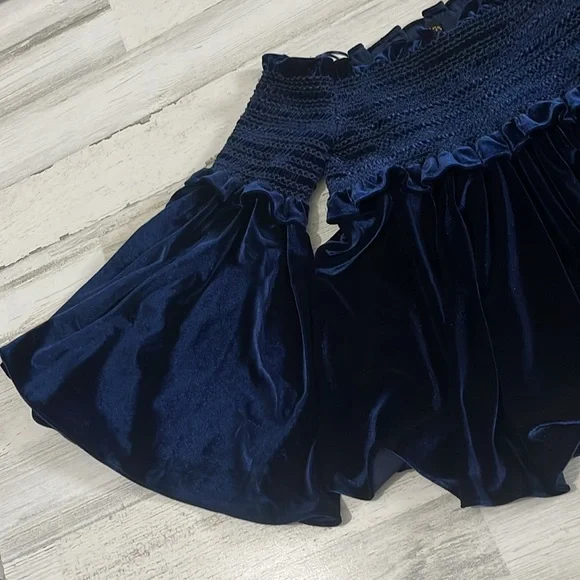Petersyn Off The Shoulder Blue Velvet Top Size Medium - Picture 3 of 11
